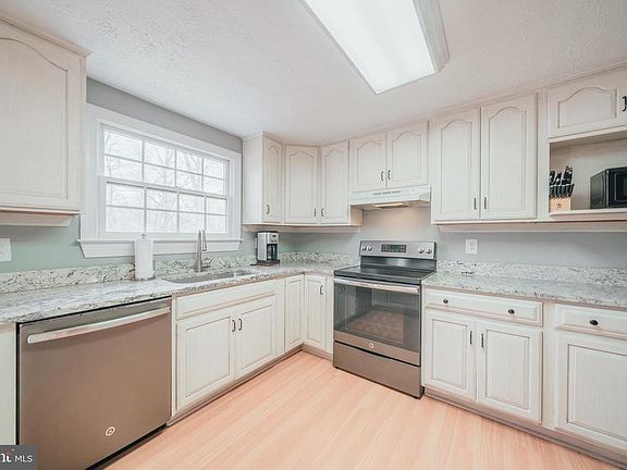 4th image of 1224 Washington Dr