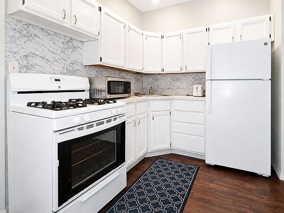 3rd image of 1459 Saint James Ct APT 10