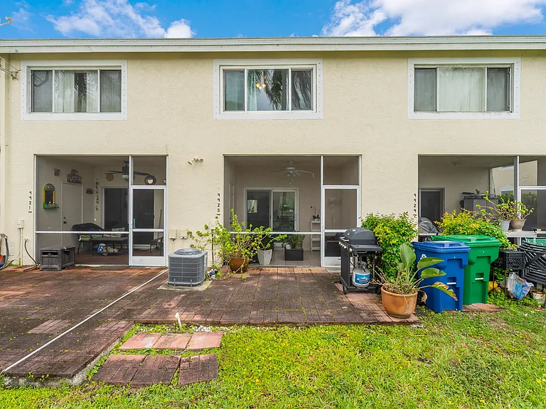 9925 NW 57th Mnr — Photo 17
