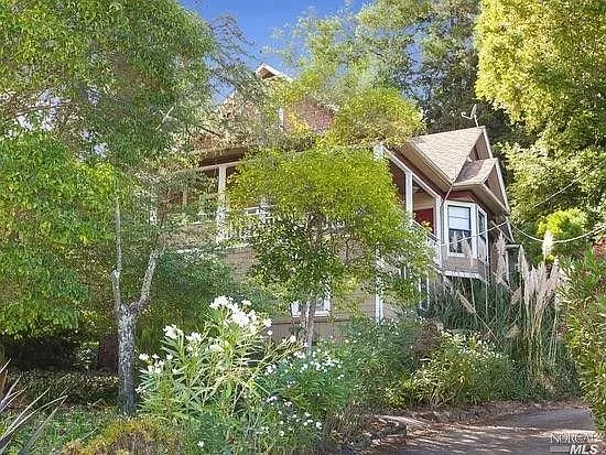 121 Grove Ave #1
