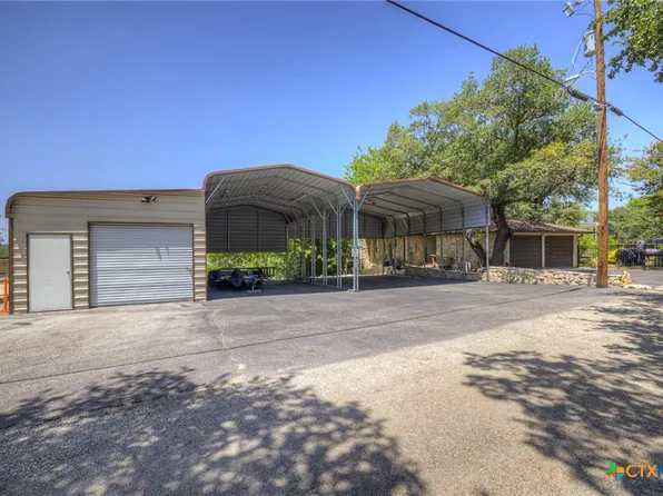 1422 Oakridge Ln, Canyon Lake, TX 78133