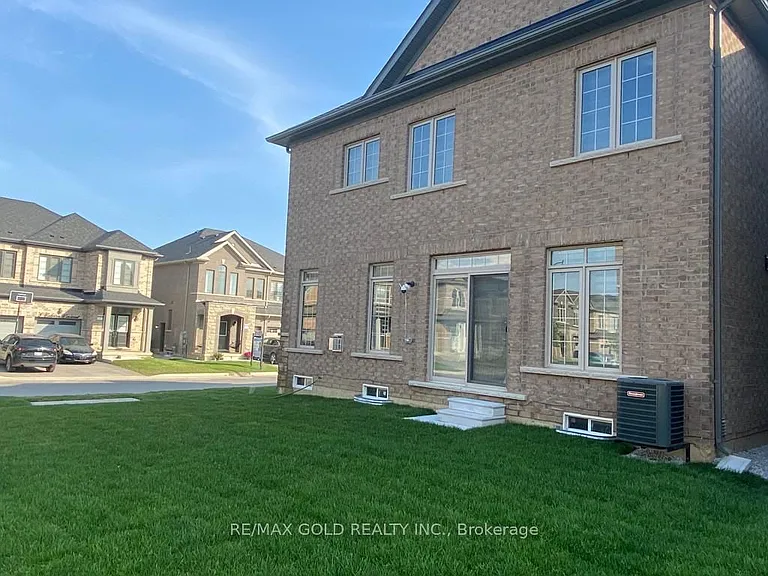 537 Veterans Dr — Photo 7