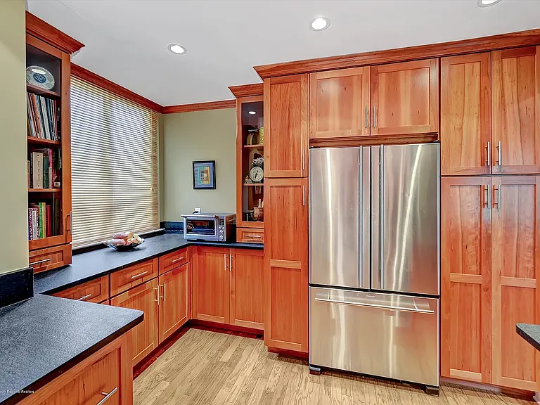 13 Helene Ct — Photo 5