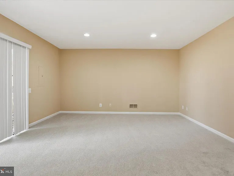12872 Fair Valley Ct — Photo 19