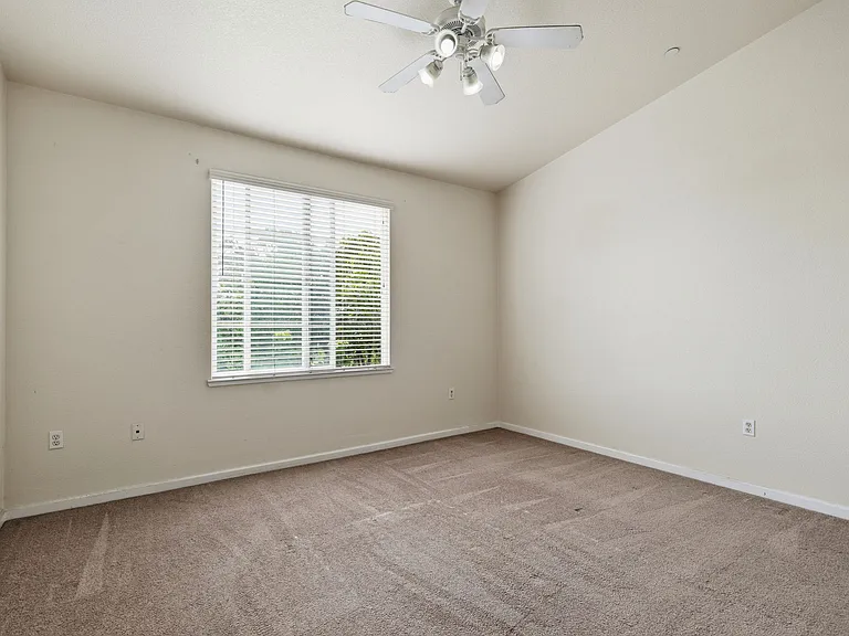 425 Regatta Ln #103-00 — Photo 29