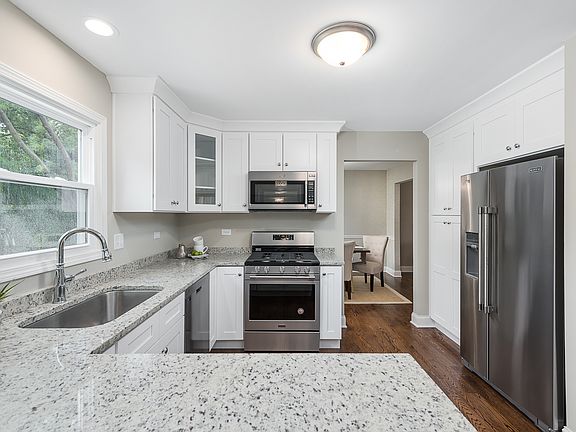 3rd image of 1325 Goldenrod Dr