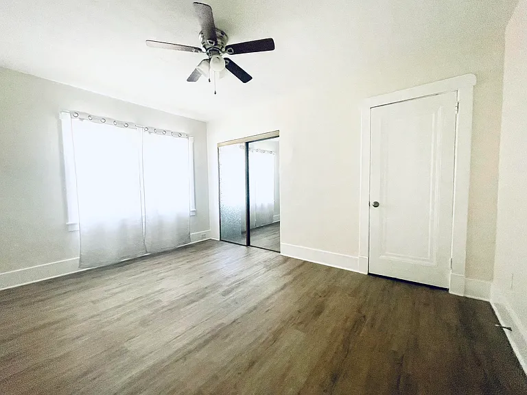 2331 Los Angeles Ave — Photo 9