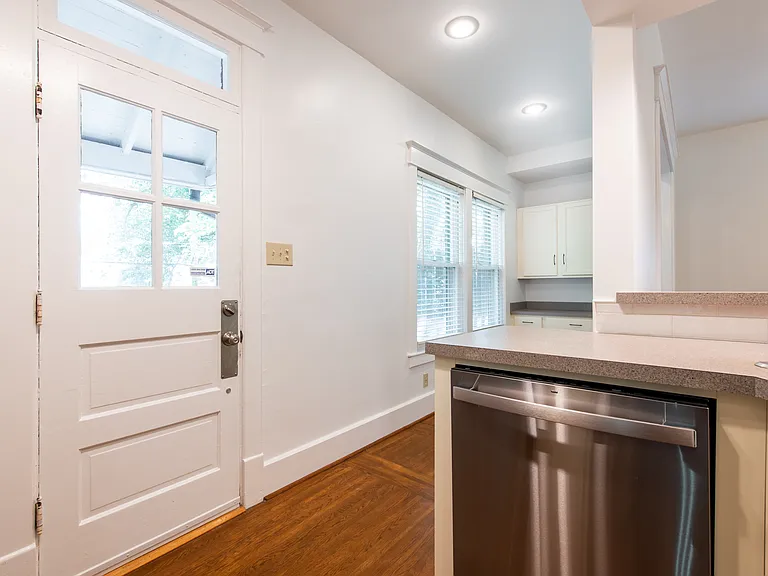 1604 Edgeland Ave — Photo 13
