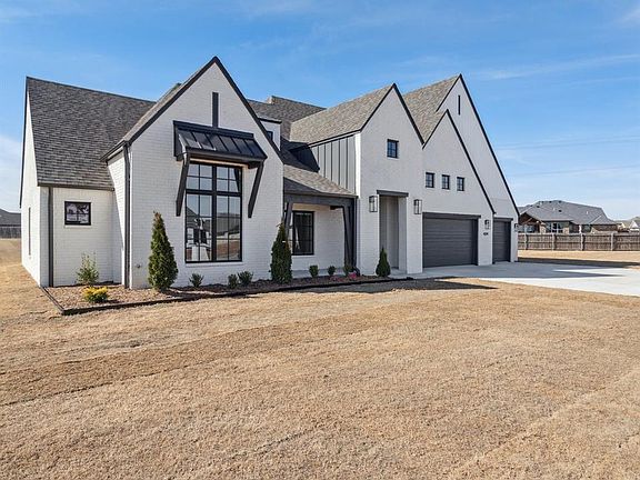 3rd image of 4094 Richards Way NE