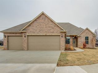 11705 Savanah Pl, Yukon, OK 73099