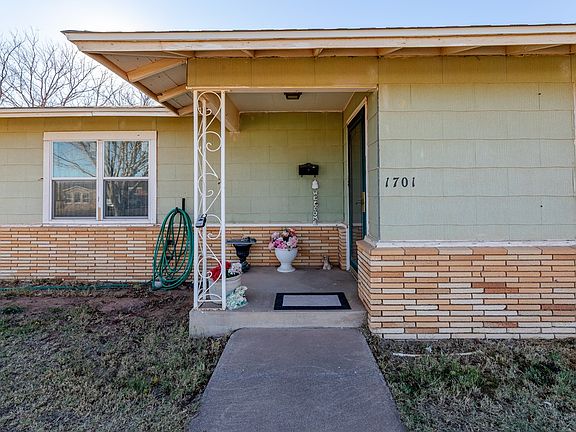 4th image of 1701 N Fort Worth St