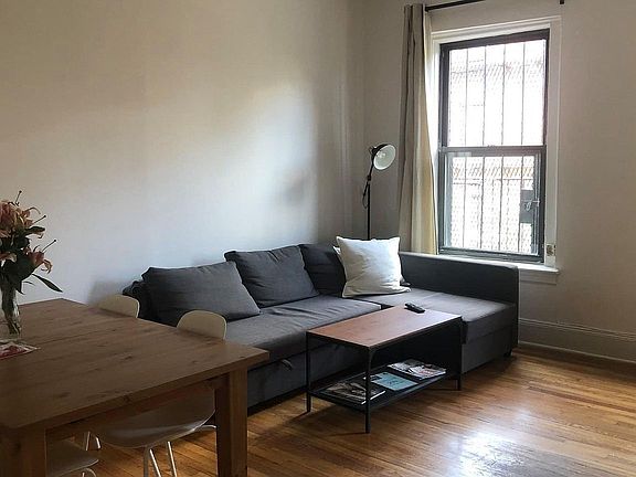 3rd image of 858 Driggs Ave APT 4B
