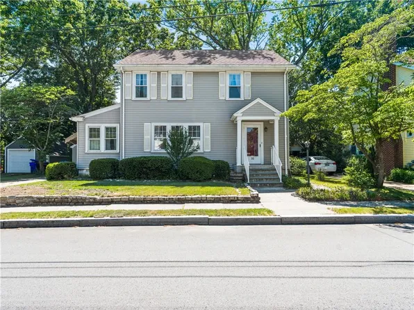 30 Kelley Ave, Rumford, RI 02916