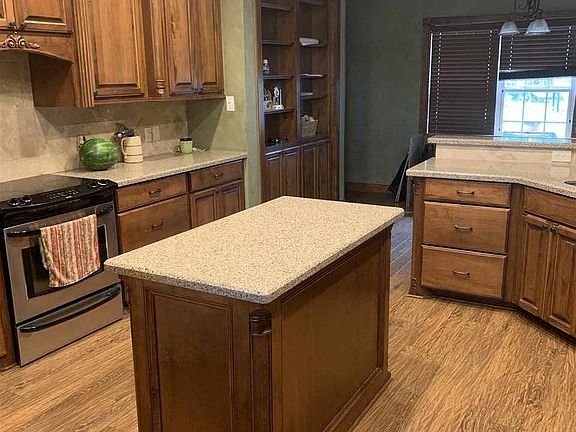 3rd image of 15 Hunnington Dr