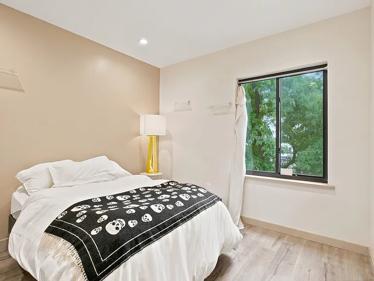 849 Madison St #4B — Photo 5