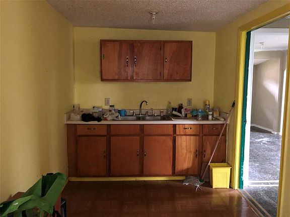 3rd image of 612 West St