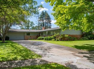 1814 Churchill Dr, South Bend, IN 46617
