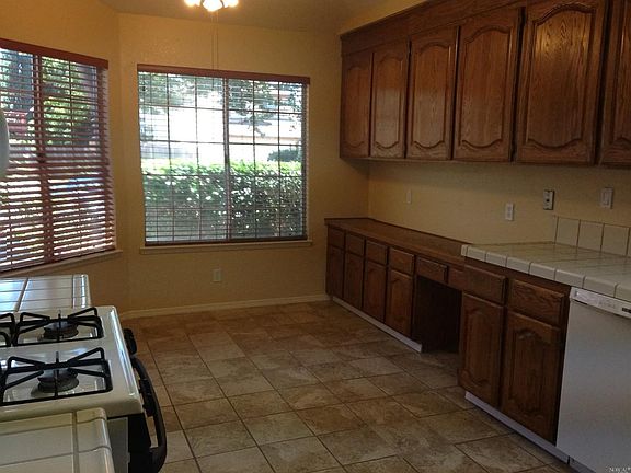 5th image of 1103 Meadowlark Dr