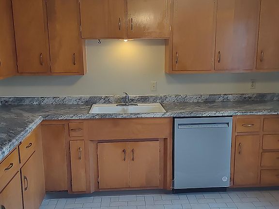 3rd image of 4621 Stockwell St