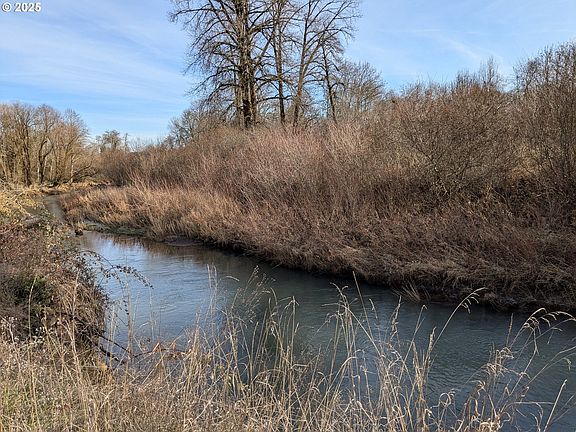 4th image of NE Yamhill St