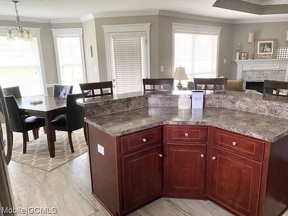 5th image of 8620 Oak Hill Dr