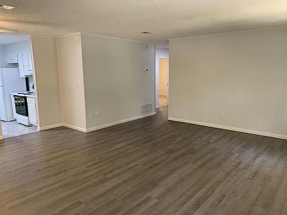 4th image of 108 Shirley Dr APT B