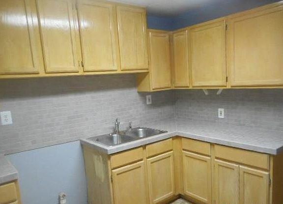 5th image of 1617 Cambridge Dr