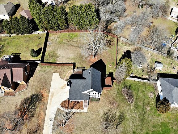 2nd image of 667 Lambeth Dr