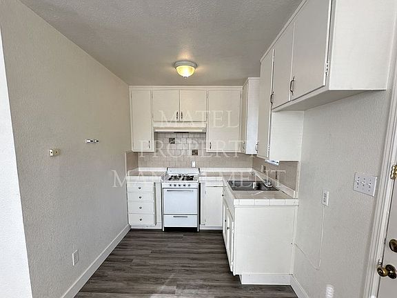 3rd image of 560 Gilbert Ave APT 1