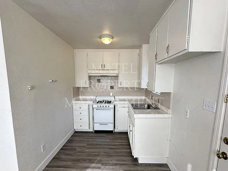 GIL560 — Photo 3