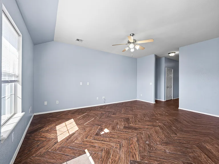 851 Honeysuckle Dr — Photo 6