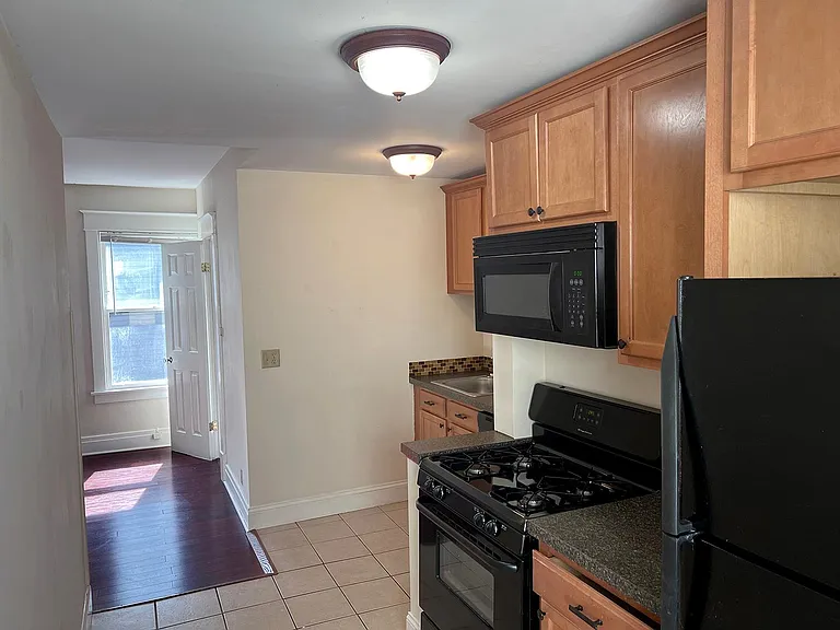 303 Richmond Ave #3 — Photo 3