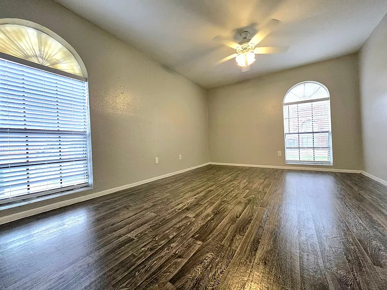 534 Hunt Ln — Photo 35