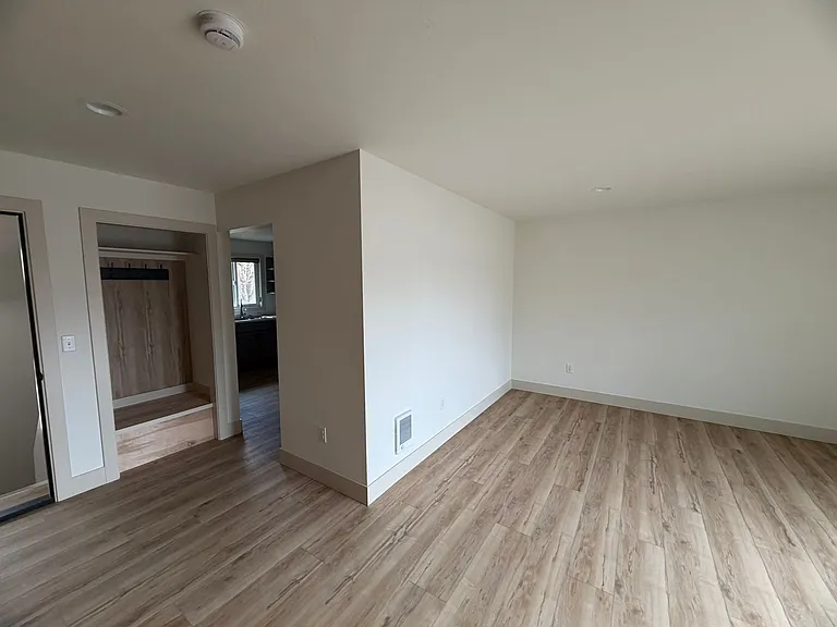218 W Nevada St — Photo 10