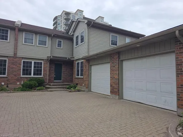 250 Keats Way #6, Waterloo, ON N2L 6J5