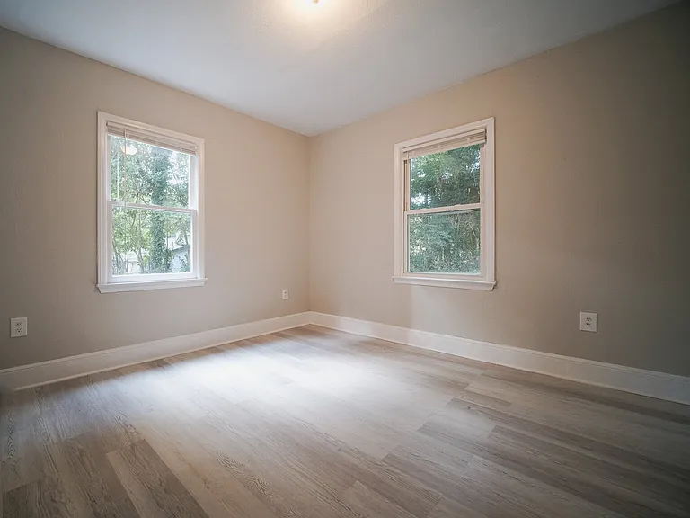 614 Ambassador St — Photo 33