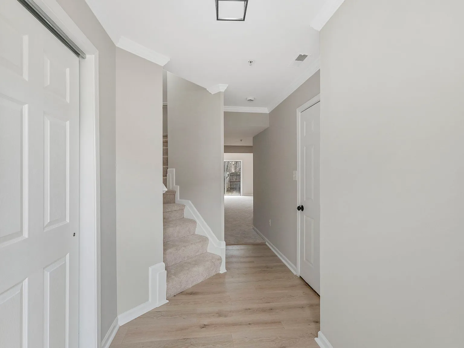 3 bed, 2.5 bath, 2460 sqft, $2,200 — Photo 3
