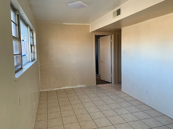 5th image of 514 W Jaffa St