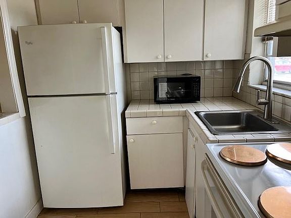 2nd image of 2851 E Golf Boulevard #105