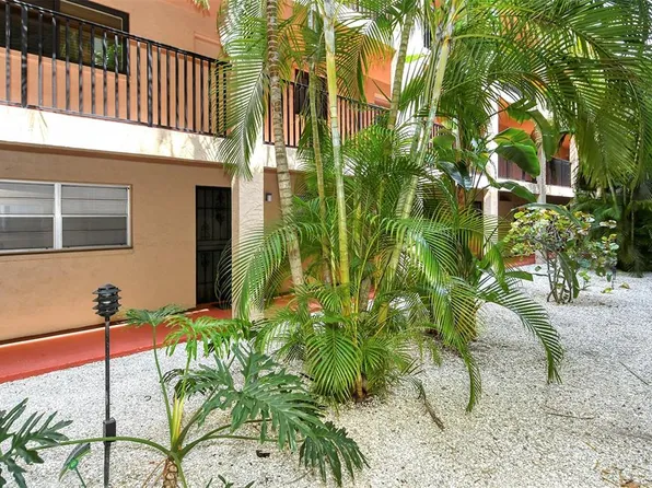 3700 S Osprey Ave APT 215, Sarasota, FL 34239