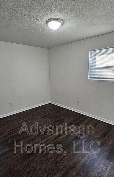 702 N 70th St — Photo 17