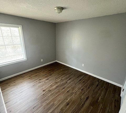 5th image of 421 Highland Ave APT D