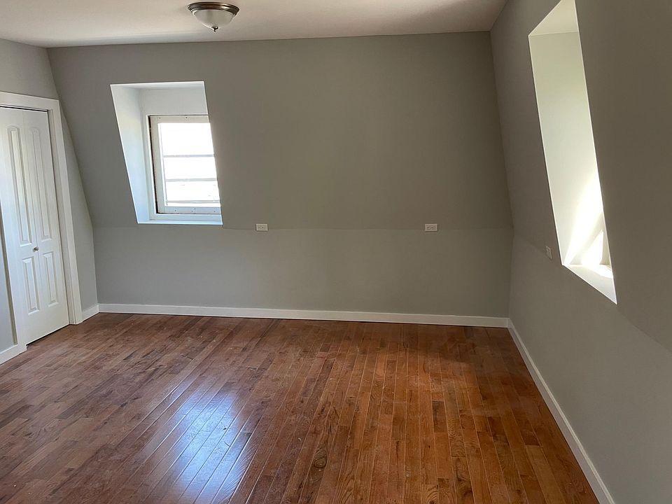 2nd image of 125 W Cherry St #3