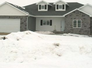 1686 Rusty Ln NE, Grand Forks, ND 58201