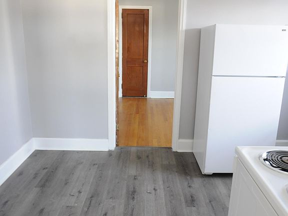 3rd image of 2 Pennington St APT 3