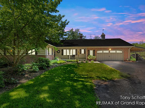 3rd image of 3615 Wentworth Dr SW