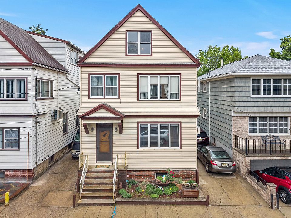 1st image of 172 W 33rd St