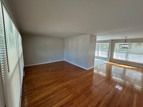 5th image of 9730 Newton Dr