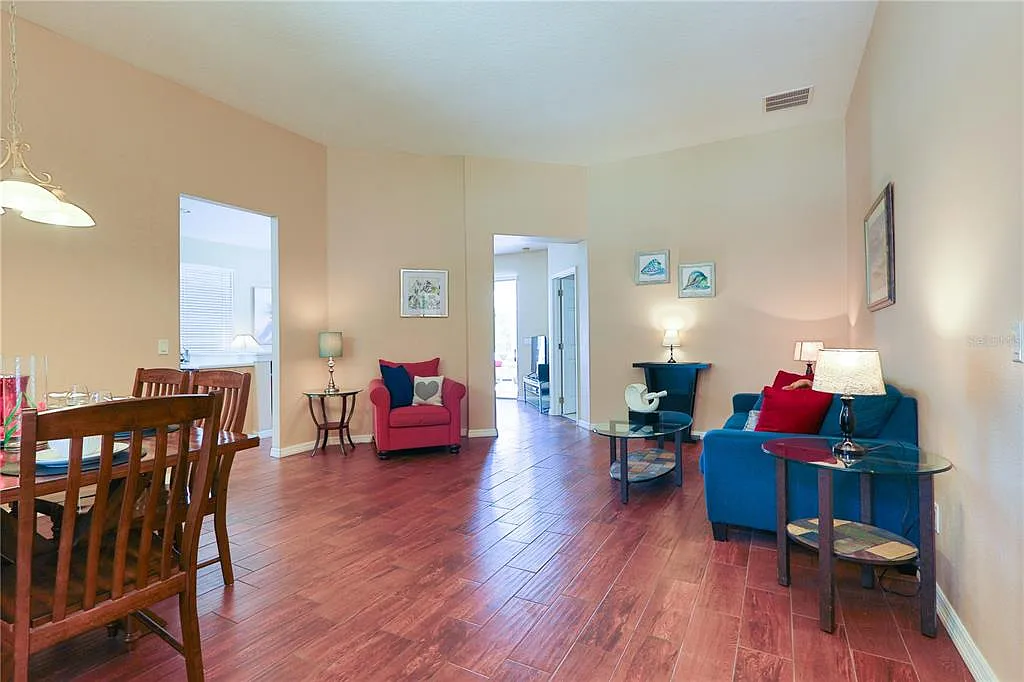 3 bed, 2.0 bath, 1600 sqft, $2,295 — Photo 2
