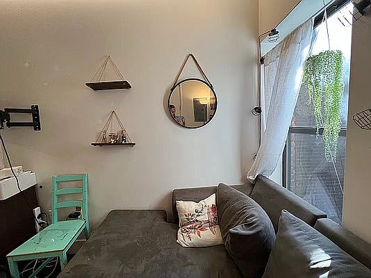 5th image of 416 Suydam St APT 3L